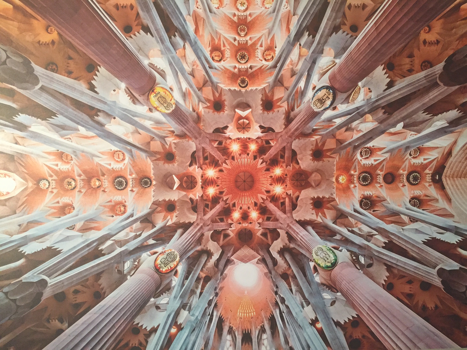 A foto da Basílica da Sagrada Família, mostra como todas as peças e maquetes do exposição se "juntam", nesse belissímo resultado