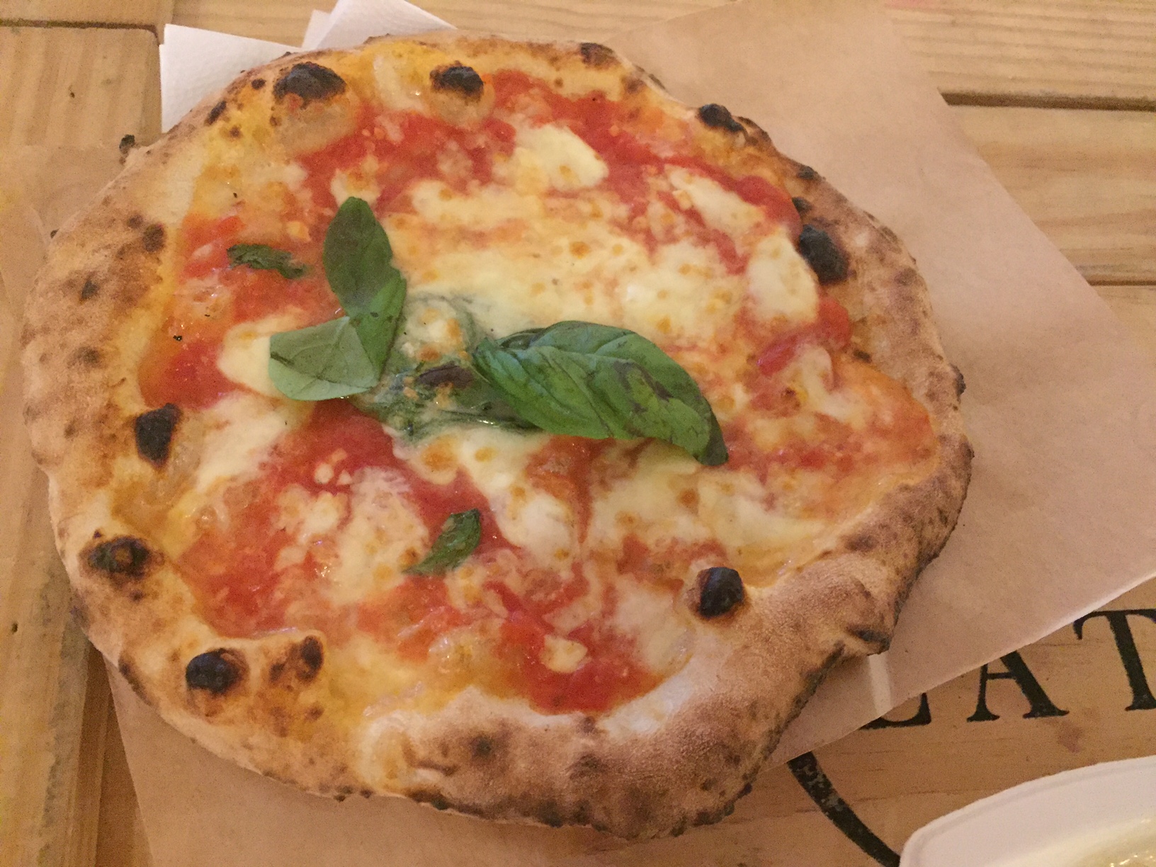E não podia faltar, a autêntica pizza italiana, com muito molho de tomate